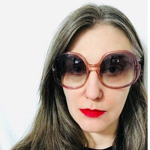 Meet your Posher, Courtney Leigh